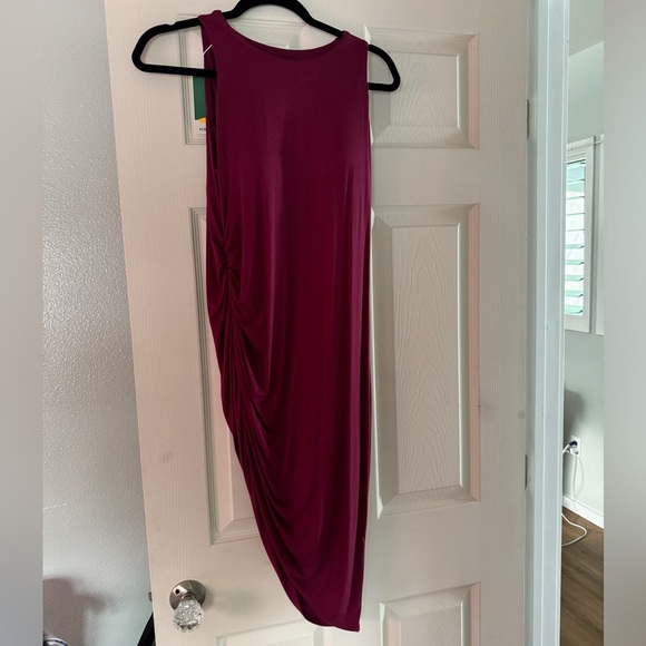 NWT Halara round neck rouched dress sz m burgundy - Picture 1 of 5